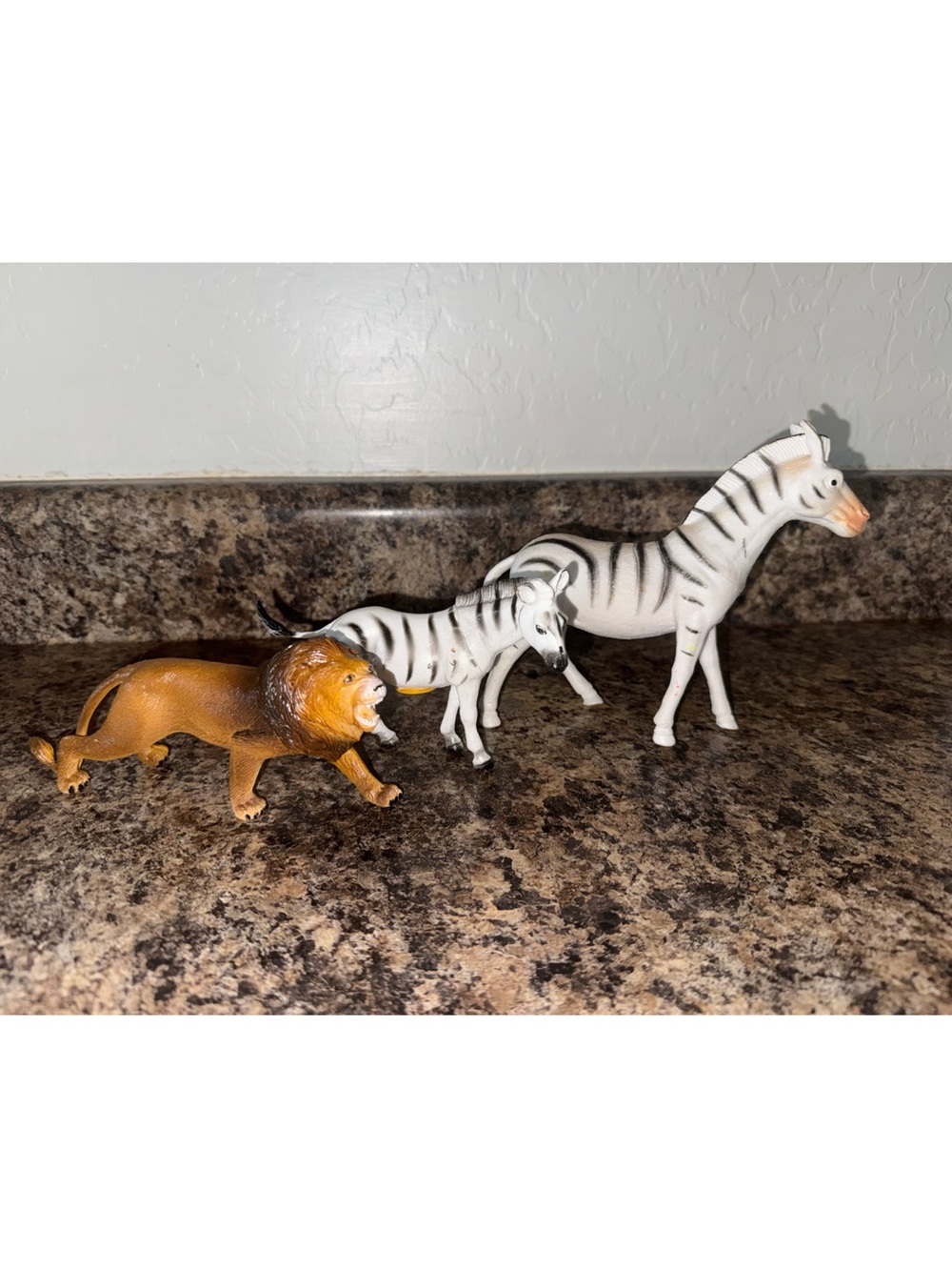 $3 Safari Animal Figurine Set $3 WITH ANY $10 ORDER OR MORE - Picture 4 of 6